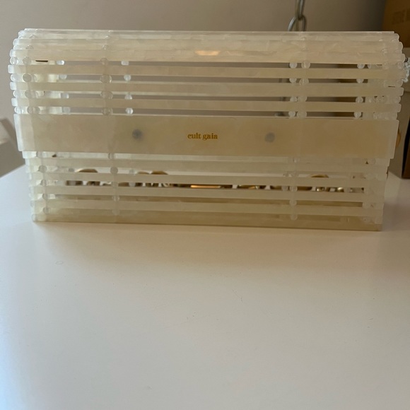 Cult Gaia Slyva Shoulder Bag in White Pearl Speck with Chain Strap - Picture 3 of 8